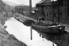 Unloading coal-laden keels.