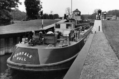 Tanker barge Fossdale in Sprotbrough Lock