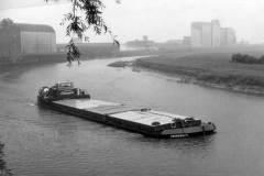 The fully-laden barge SWINDERBY.