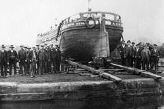 Launch of barge No 112