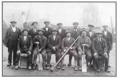 GDMA019 Aire and Calder Navigation work gang.