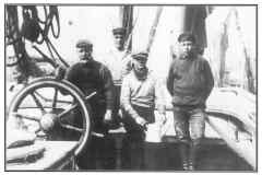 GDMA033 Captain and crew of schooner "Madby Ann" of Goole, early 1900s.