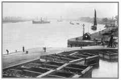 GDMA038 Central pier Goole, circa 1910.