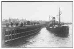 GDMA054 SS Friesland coming alongside Victoria Pier, circa 1913. GDMA054 SS Friesland coming alongside Victoria Pier, circa 1913.