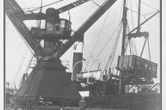 GDMA058 Loading coal at 25 ton crane in Railway Dock, Goole. GDMA058 Loading coal at 25 ton crane in Railway Dock, Goole.