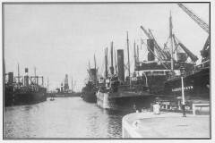 GDMA092 A crowded West Dock, Goole in the 1930s. GDMA092 A crowded West Dock, Goole in the 1930s.