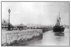 GDMA112 Vessel manoeuvres alongside Victoria Pier, Goole circa 1913 GDMA112 Vessel manoeuvres alongside Victoria Pier, Goole circa 1913