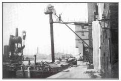 GDMA120 The lighter Flip of Goole discharges grain GDMA120 The lighter Flip of Goole discharges grain