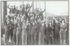 GDMA147 Lady workers at Goole shipyard.