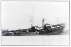 GDMA156 SS Altona aground near Goole, 1908