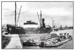 GDMA198 Victoria Lock, port of Goole