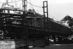 The motor barge Burtondale being repainted.