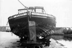Leeds & Liverpool Canal short-boat Pluto.
