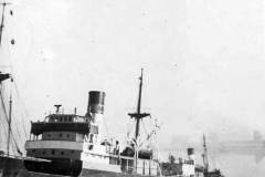 SS Aire aground in the River Ouse.