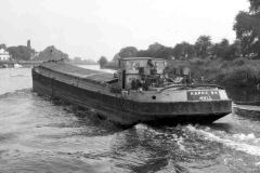 The motor barge Kappa B W on the River Trent.