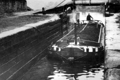Bradsylda entering Cooper Bridge Lock.