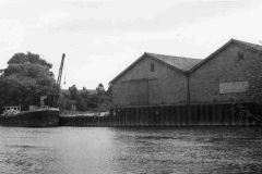 Motor barge Thames at Newark.