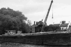 BW motor barge Thames at Newark.