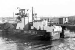 Pusher tug CH102.