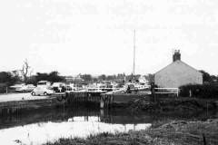Grovehill Lock on Beverley Beck.