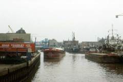 Barge Humber Dawn heading down the River Hull.