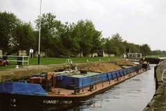 The fully laden motor barge Humber Renown.
