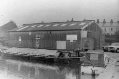 A laden Leeds and Liverpool short-boat.