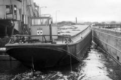 The unladen motor barge Ann.