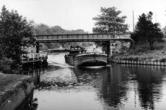 A motor barge leaving Sprotborough Lock.