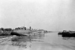 Barge Fusedale H running light.