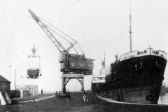 The  50-ton electric crane in Goole Docks.
