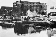 A steam-powered barge towing dumb barge