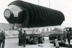 Loading a 23.5-tonne sewage pump.