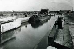 ACN No 18 waiting to enter Bulholme Lock.