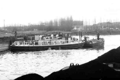 Compartment boats, tug and a jebus.