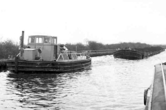 A tug with its train of compartment boats.