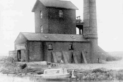 Wintersett reservoir pump house on  the Barnsley Canal.