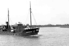 Lanarkbrook navigating the River Ouse..