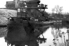 Loading a motor barge at Calder Grove, Wakefield.