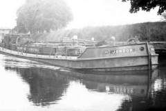 Tanker barge Jondor