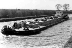 Tanker barge Knostrop, en-route to Goole Docks.