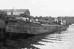 Moredale H discharging fuel oil.