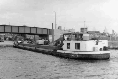 The effluent tanker Howden at Castleford en-route to Goole Docks.