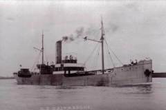 SS Saltmarshe underway on either the River Ouse or the Humber Estuary.