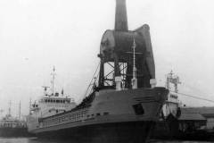 MV Bonbo partially loaded with coal in Goole Docks.