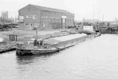 The motor barge Eskdale H loaded with silica sand for Knottingley glassworks.