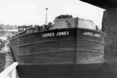 Goole registered barge James Jones.