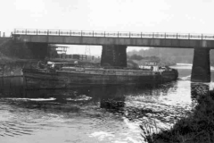 A tanker barge approaching Fall Ing Lock.