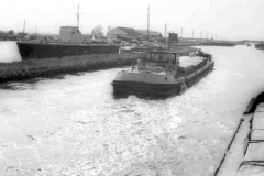 BW motor barge leaving Goole Docks.