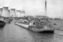 Battle Stone approaching Ferrybridge Flood Lock.
